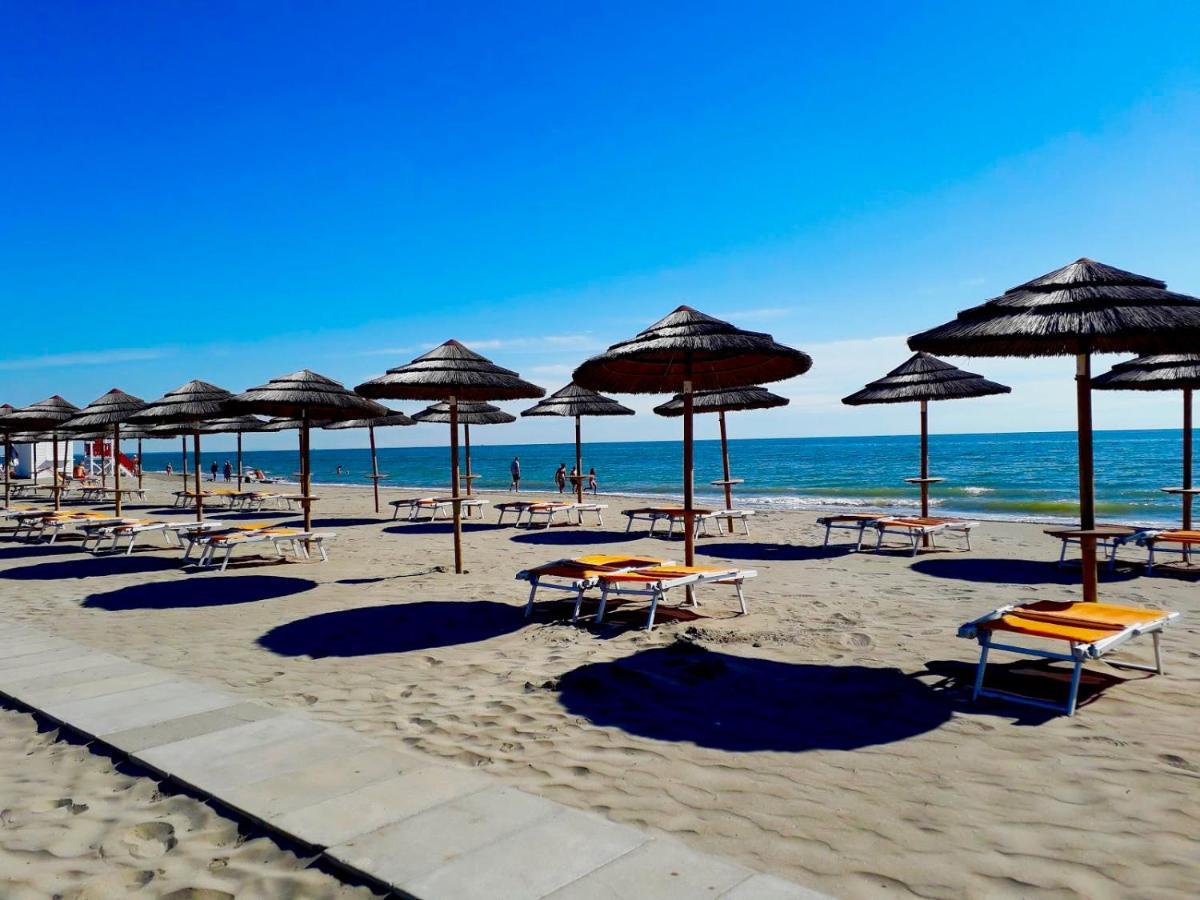 Dena Chalets - Lido Di Spina At The Beach Экстерьер фото